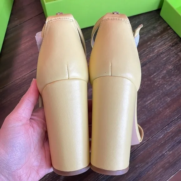 Sam Edelman Yaro Heeled Ankle Strap Sandals in Butter Yellow New in Box