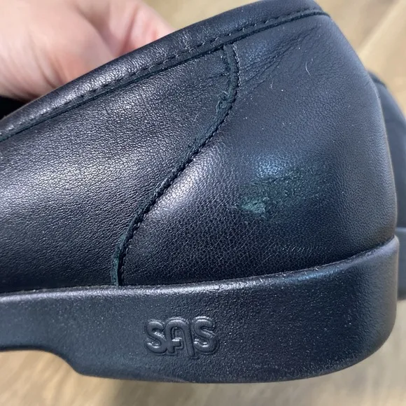 SAS Lara Comfort Black Leather Loafers size 8WW with buckle detail