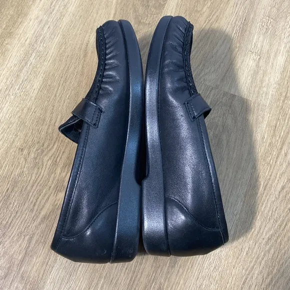 SAS Lara Comfort Black Leather Loafers size 8WW with buckle detail