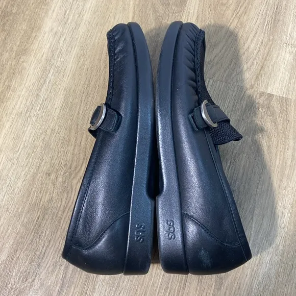 SAS Lara Comfort Black Leather Loafers size 8WW with buckle detail
