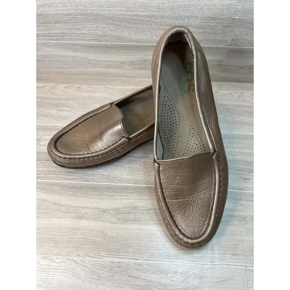 SAS Simplify Slip On Metallic  Gold Leather Tripad Comfort Loafers size 7 M