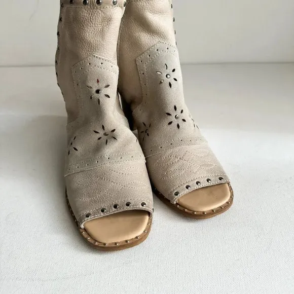 Sbicca Vintage Collection Suede Leather Light Beige Studded Slides 10
