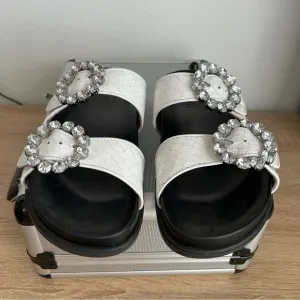 SCHUTZ‎ Arial Sandals w/Rhinestone Buckles Size 9.5