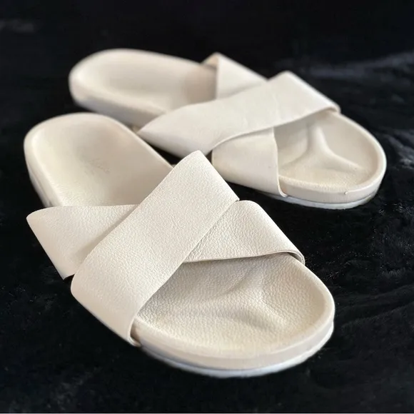 SEYCHELLES 10 Lighthearted Pebbled Leather Crisscross Slides Sandals Off White