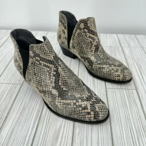 Seychelles ankle boots Chelsea snakeskin print low heel size 6