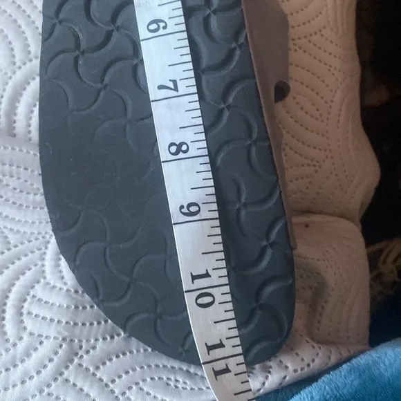 😎SILVER Birkenstock Arizona Sandals, sanitized measured, 11 inches long.