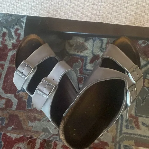 😎SILVER Birkenstock Arizona Sandals, sanitized measured, 11 inches long.