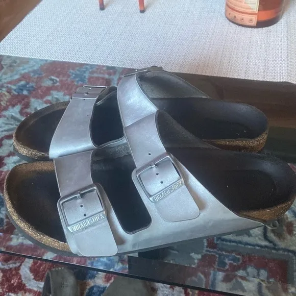 😎SILVER Birkenstock Arizona Sandals, sanitized measured, 11 inches long.