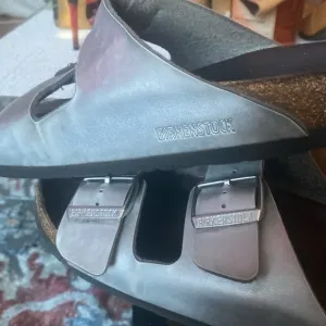 😎SILVER Birkenstock Arizona Sandals, sanitized measured, 11 inches long.