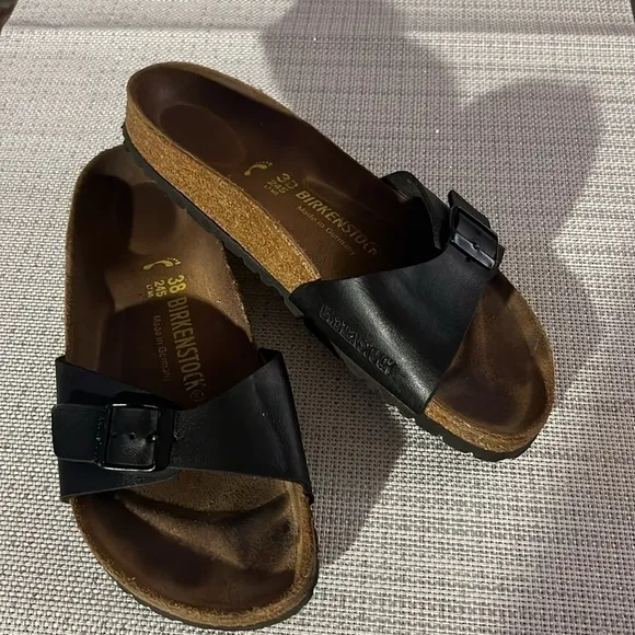 Single buckle Birkenstock Madrid Sandals size 38 / 8.5  black leather