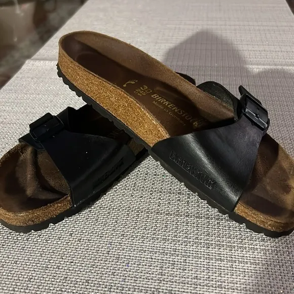 Single buckle Birkenstock Madrid Sandals size 38 / 8.5  black leather