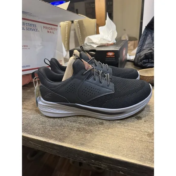 Skechers Men's Slade-Breyer 210892 Knitted Mesh Bungee Lace Size 8.5 Black