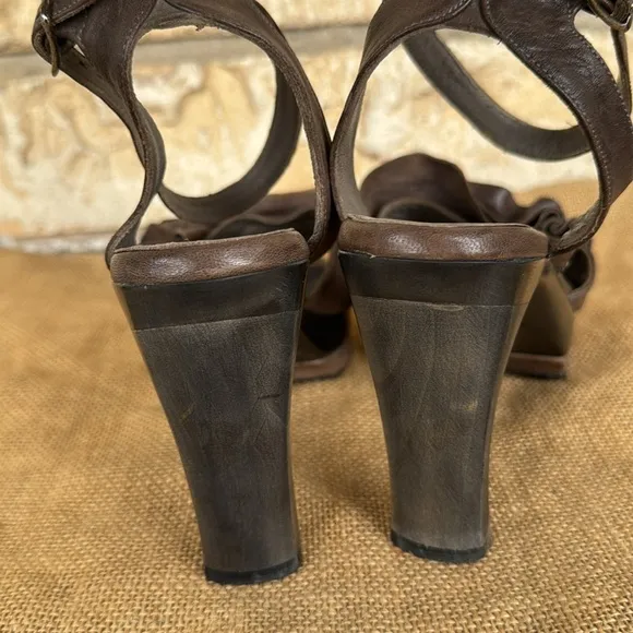 Slapy Leather Ruffle Brown Leather Women's Sandals Size 5