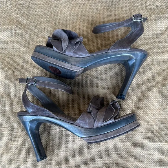 Slapy Leather Ruffle Brown Leather Women's Sandals Size 5