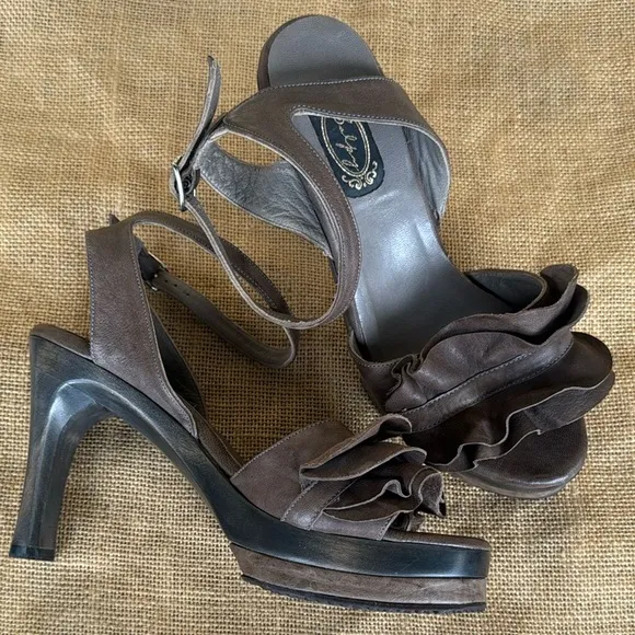 Slapy Leather Ruffle Brown Leather Women's Sandals Size 5