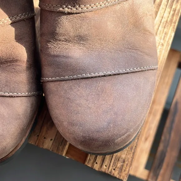 Sorel Addington Heeled Chelsea Boots Size 9