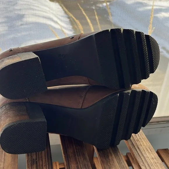 Sorel Addington Heeled Chelsea Boots Size 9