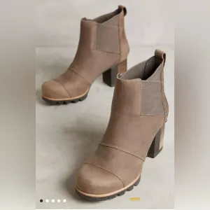 Sorel Addington Heeled Chelsea Boots Size 9