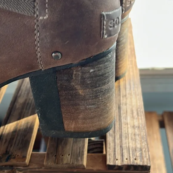Sorel Addington Heeled Chelsea Boots Size 9