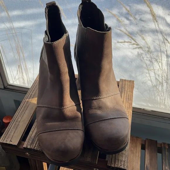 Sorel Addington Heeled Chelsea Boots Size 9