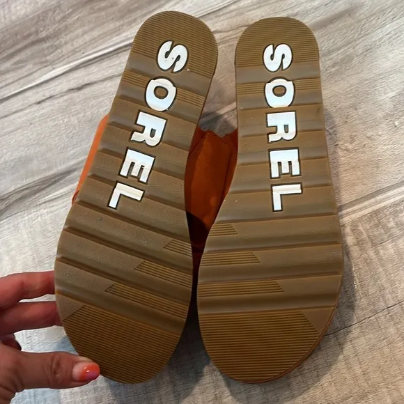 Sorel Cameron Flatform Women's Desert Sun suede Orange Sandals size 8