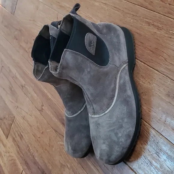 Sorel chelsea suede brown boots