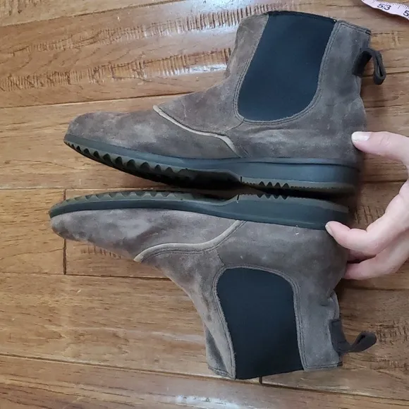 Sorel chelsea suede brown boots