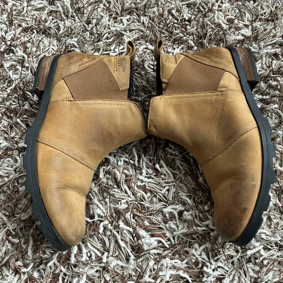 Sorel Emelie Chelsea Boots Size 8 Tan