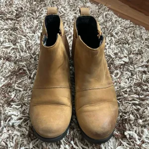 Sorel Emelie Chelsea Boots Size 8 Tan