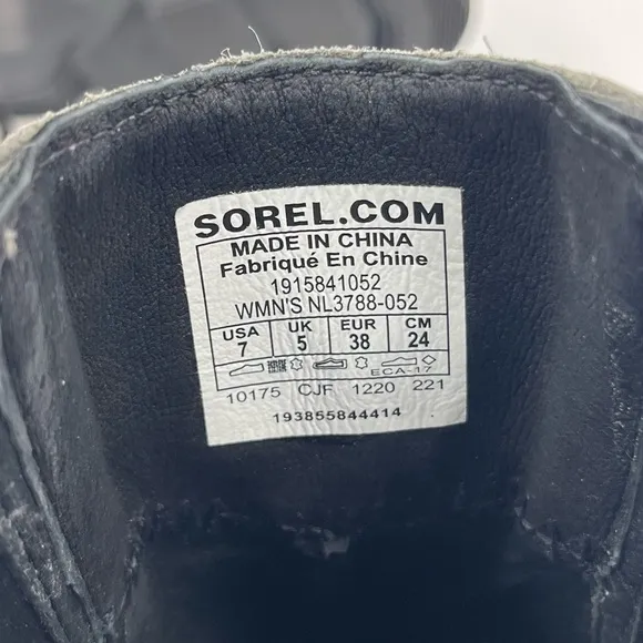 Sorel Gray Distressed Joan Of Arctic Wedge III Chelsea Boots Size 7