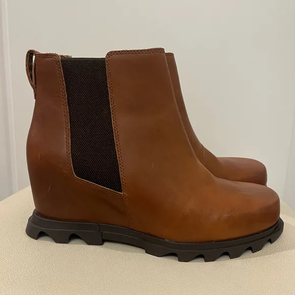 SOREL Joan Of Arctic III Brown Leather Chelsea Wedge Ankle Boots Women’s Size 11