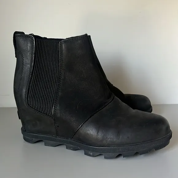 Sorel Joan of Arctic Wedge Chelsea Black Boots Size 10.5