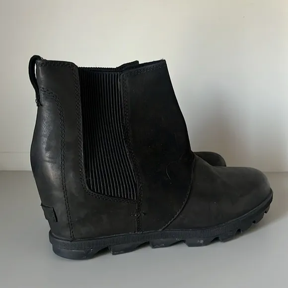 Sorel Joan of Arctic Wedge Chelsea Black Boots Size 10.5