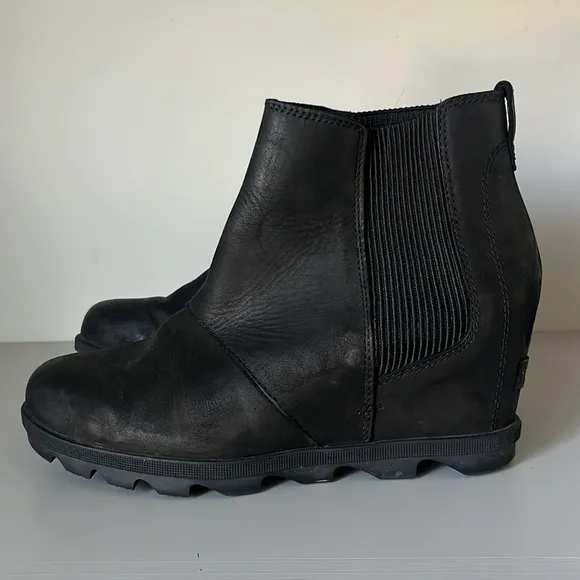 Sorel Joan of Arctic Wedge Chelsea Black Boots Size 10.5