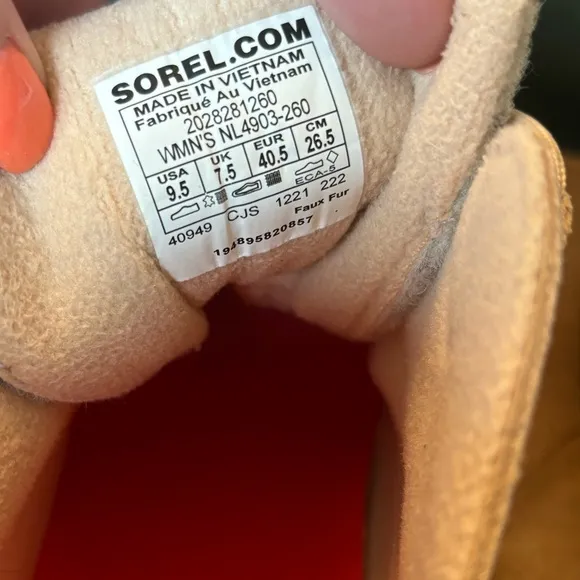 Sorel Kinetic Breakthru Caribou Sneaker Boot in Nova Sand, 9.5