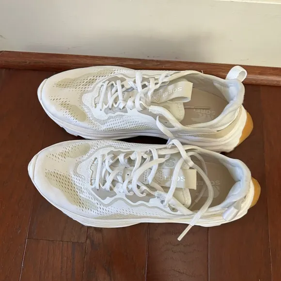 Sorel Kinetic Breakthru Day Lace White Chalk Sneaker Women's US 7.5 excellent