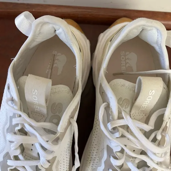 Sorel Kinetic Breakthru Day Lace White Chalk Sneaker Women's US 7.5 excellent