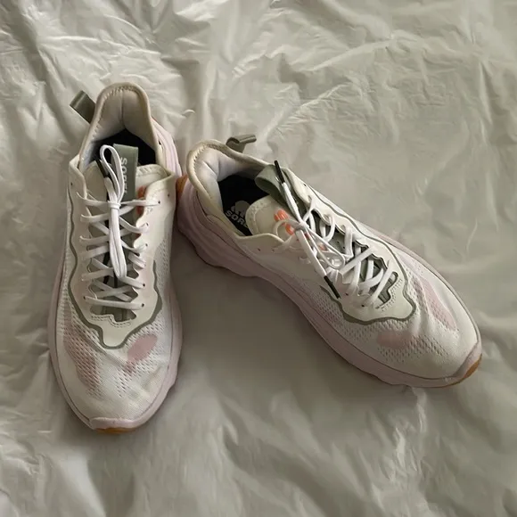 Sorel Kinetic Breaktru Day Sneakers in White&amp;Pink Size- 9.5 NWOB