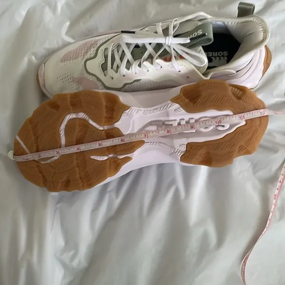 Sorel Kinetic Breaktru Day Sneakers in White&amp;Pink Size- 9.5 NWOB