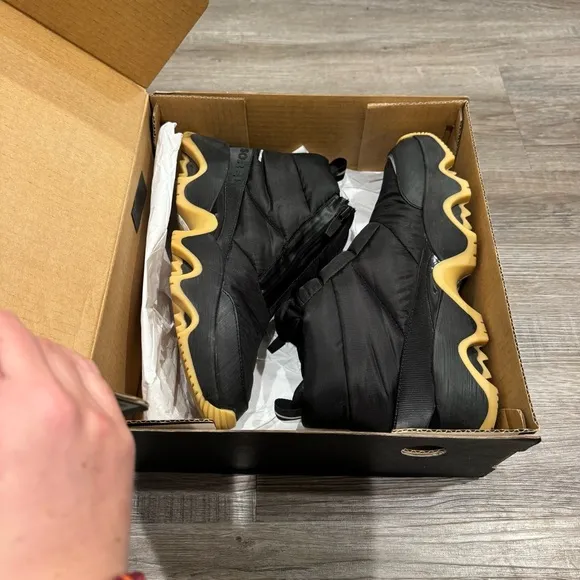 Sorel Kinetic Impact Puffy Zip Puffer Black Boots