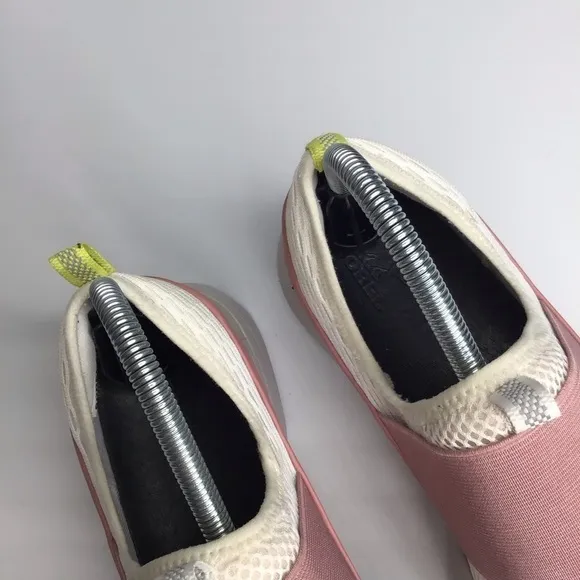 Sorel Kinetic Impact Strap Sneaker in White/Moonstone Size 9.