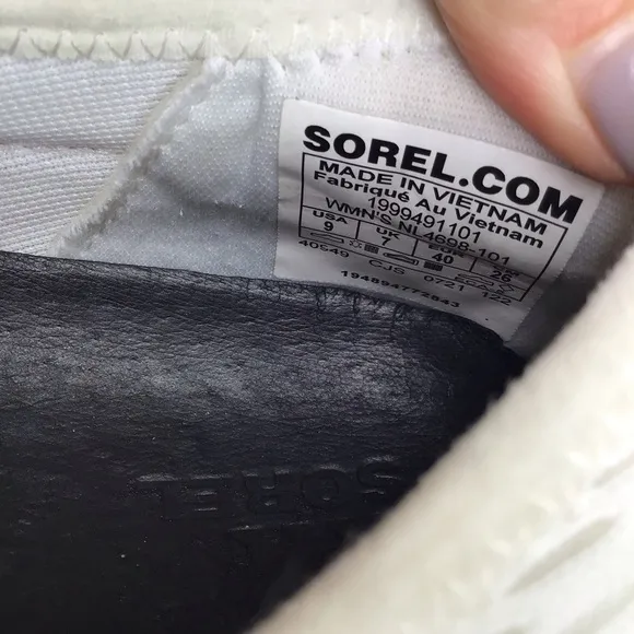 Sorel Kinetic Impact Strap Sneaker in White/Moonstone Size 9.