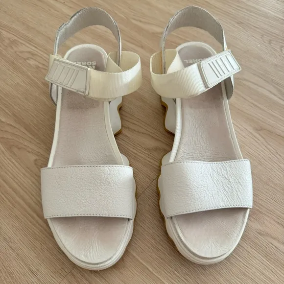 Sorel kinetic sandals leather