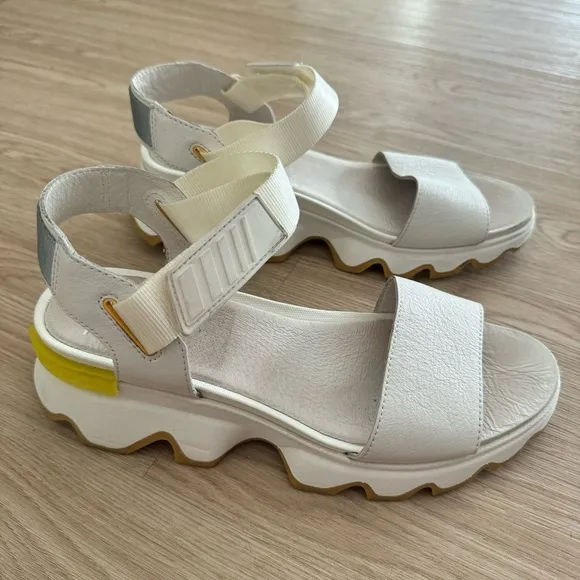 Sorel kinetic sandals leather