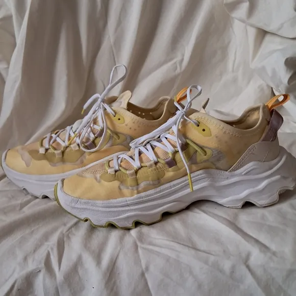 SOREL Like NEW!  Women's Kinetic Breakthru Tech Lace Sneakers SZ 9 Yellow