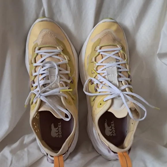 SOREL Like NEW!  Women's Kinetic Breakthru Tech Lace Sneakers SZ 9 Yellow