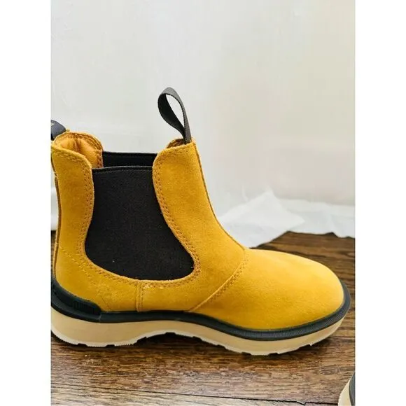 Sorel NWOT Hi Line Chelsea Ankle Boots