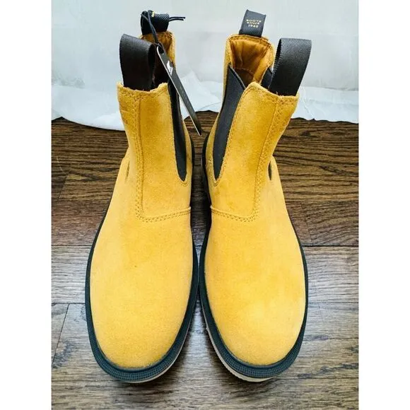 Sorel NWOT Hi Line Chelsea Ankle Boots