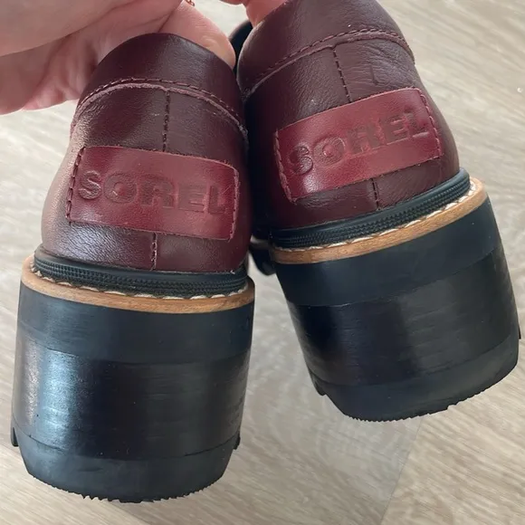 SOREL WOMEN'S JOAN LEATHER LOAFERS SIZE 8 BURGUNDY