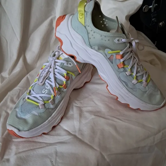 SOREL Women's Kinetic Breakthru Tech Lace Sneakers Size 9.5 Like New!